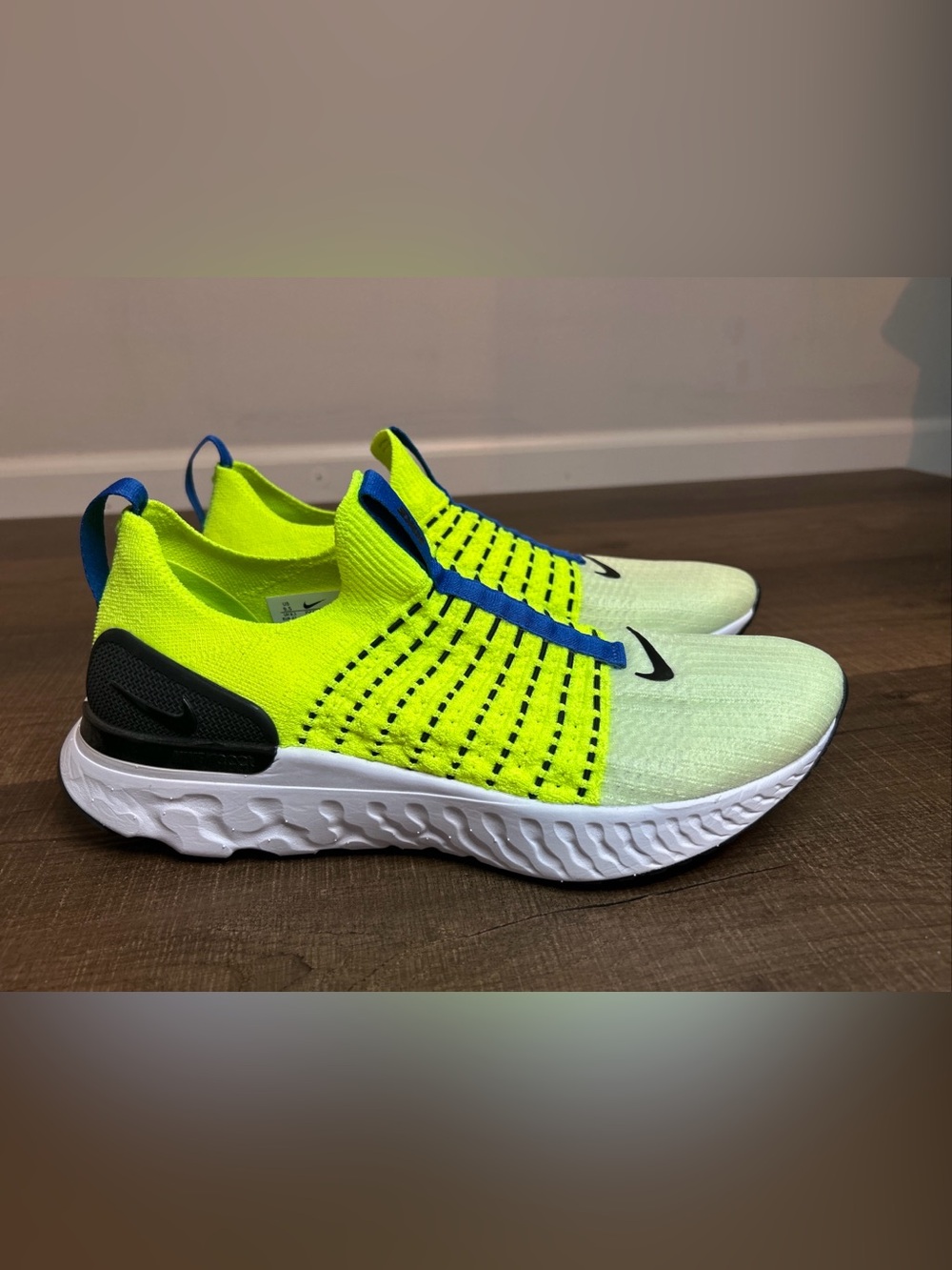 Nike React Phantom Run Flyknit 2 Mens 9.5 Volt White Blue DM7603-700 Running